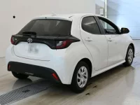 Toyota YARIS лот № 30273 оценка RA  с аукциона в Японии 1