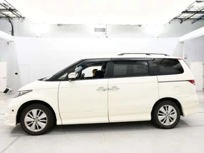 Honda ELYSION  с аукциона в Японии