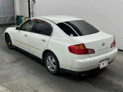 Nissan SKYLINE  с аукциона в Японии