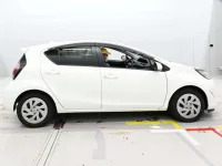 Toyota AQUA лот № 30296 оценка 3.5  с аукциона в Японии 2