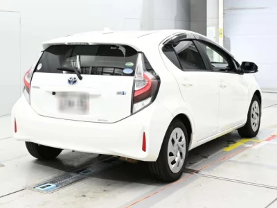 Toyota AQUA  с аукциона в Японии