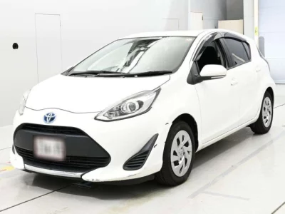 Toyota AQUA  с аукциона в Японии
