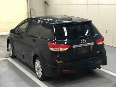 Toyota WISH  с аукциона в Японии