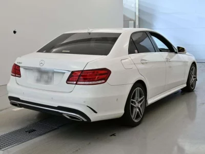 Mercedes-Benz E CLASS  с аукциона в Японии