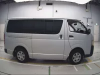 Toyota HIACE VAN лот № 40067 оценка 3.5  с аукциона в Японии 2