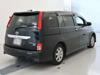 Toyota ISIS лот № 30333 оценка 3  с аукциона в Японии 1