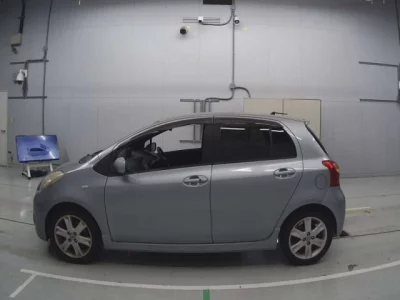 Toyota VITZ  с аукциона в Японии