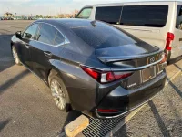 Lexus ES лот № 80059 оценка X  с аукциона в Японии 1