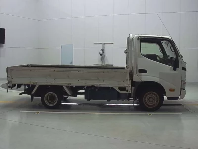 Toyota DYNA  с аукциона в Японии