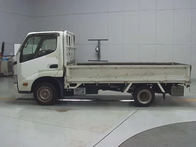 Toyota DYNA  с аукциона в Японии