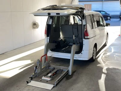 Nissan SERENA  с аукциона в Японии