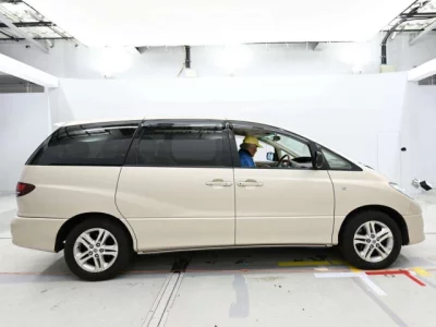 Toyota ESTIMA  с аукциона в Японии