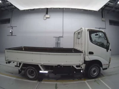 Toyota DYNA  с аукциона в Японии