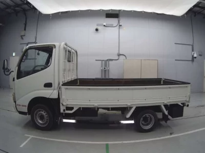 Toyota DYNA  с аукциона в Японии