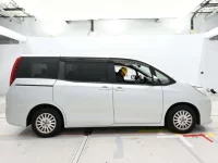 Toyota NOAH лот № 90522 оценка R  с аукциона в Японии 2