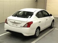 Nissan LATIO лот № 3040 оценка 4  с аукциона в Японии 3