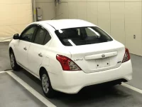 Nissan LATIO лот № 3040 оценка 4  с аукциона в Японии 1