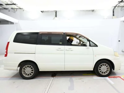 Nissan SERENA  с аукциона в Японии