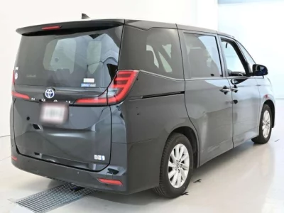 Toyota NOAH  с аукциона в Японии