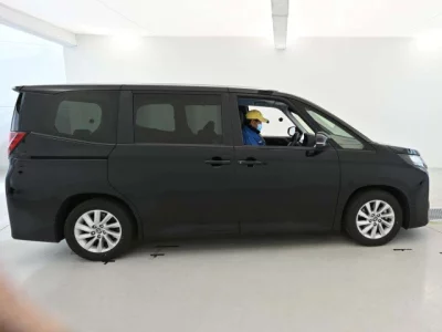 Toyota NOAH  с аукциона в Японии