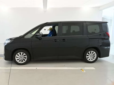 Toyota NOAH  с аукциона в Японии