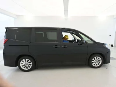 Toyota NOAH  с аукциона в Японии