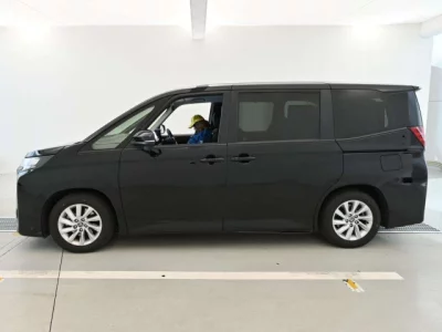Toyota NOAH  с аукциона в Японии