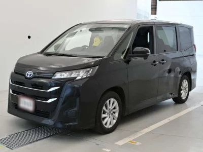 Toyota NOAH  с аукциона в Японии
