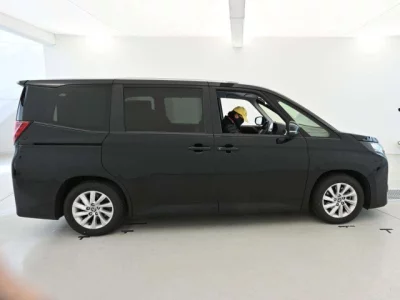 Toyota NOAH  с аукциона в Японии