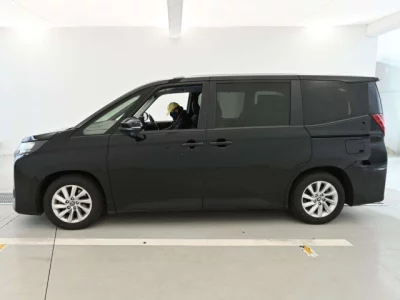 Toyota NOAH  с аукциона в Японии