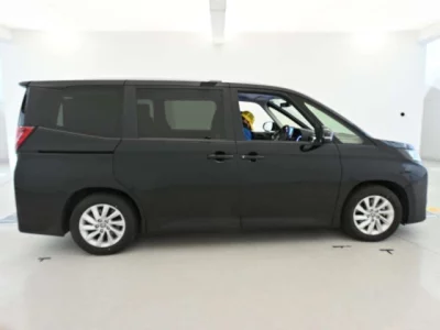 Toyota NOAH  с аукциона в Японии