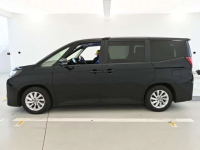 Toyota NOAH  с аукциона в Японии