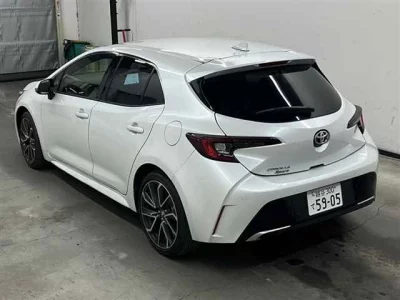 Toyota COROLLA SPORT  с аукциона в Японии