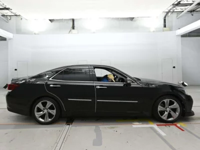 Toyota CROWN  с аукциона в Японии