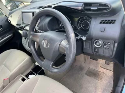 Toyota WISH  с аукциона в Японии