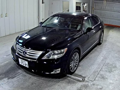Lexus LS  с аукциона в Японии