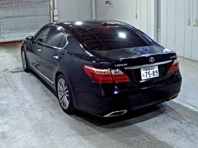 Lexus LS  с аукциона в Японии