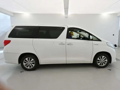 Toyota ALPHARD  с аукциона в Японии