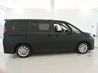 Toyota NOAH  с аукциона в Японии