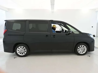 Toyota NOAH  с аукциона в Японии