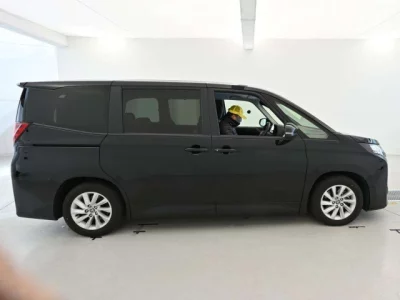 Toyota NOAH  с аукциона в Японии