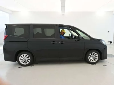Toyota NOAH  с аукциона в Японии
