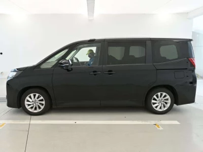 Toyota NOAH  с аукциона в Японии