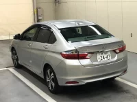 Honda GRACE лот № 3074 оценка 4  с аукциона в Японии 1