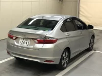 Honda GRACE лот № 3074 оценка 4  с аукциона в Японии 3