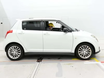 Suzuki SWIFT  с аукциона в Японии