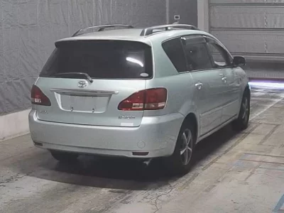 Toyota IPSUM  с аукциона в Японии