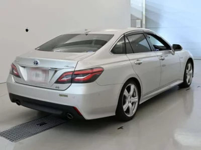 Toyota CROWN  с аукциона в Японии