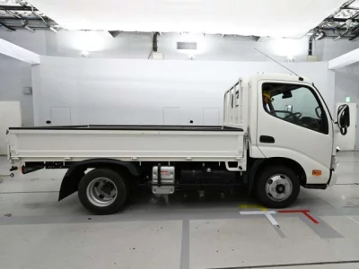 Toyota DYNA  с аукциона в Японии