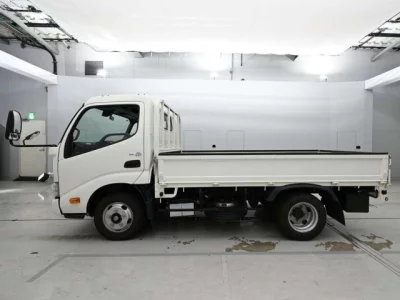 Toyota DYNA  с аукциона в Японии